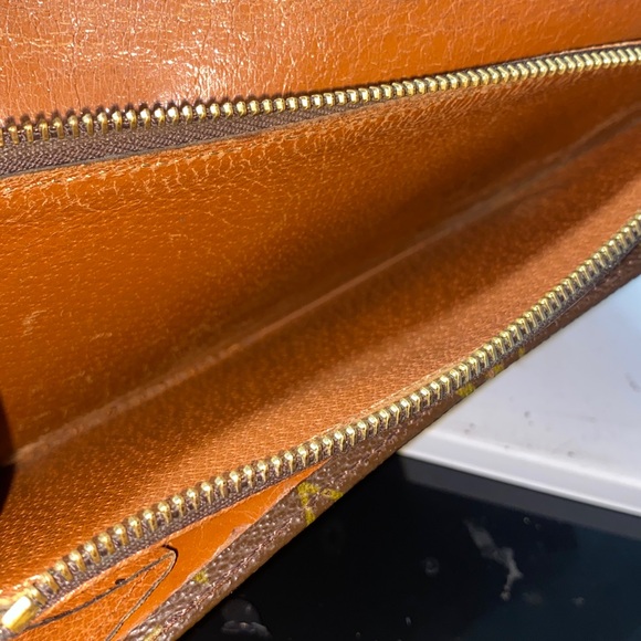 Authentic Rare Vintage Louis Vuitton Monogram Sarah Wallet - Picture 11 of 16